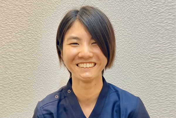 益子 奈々